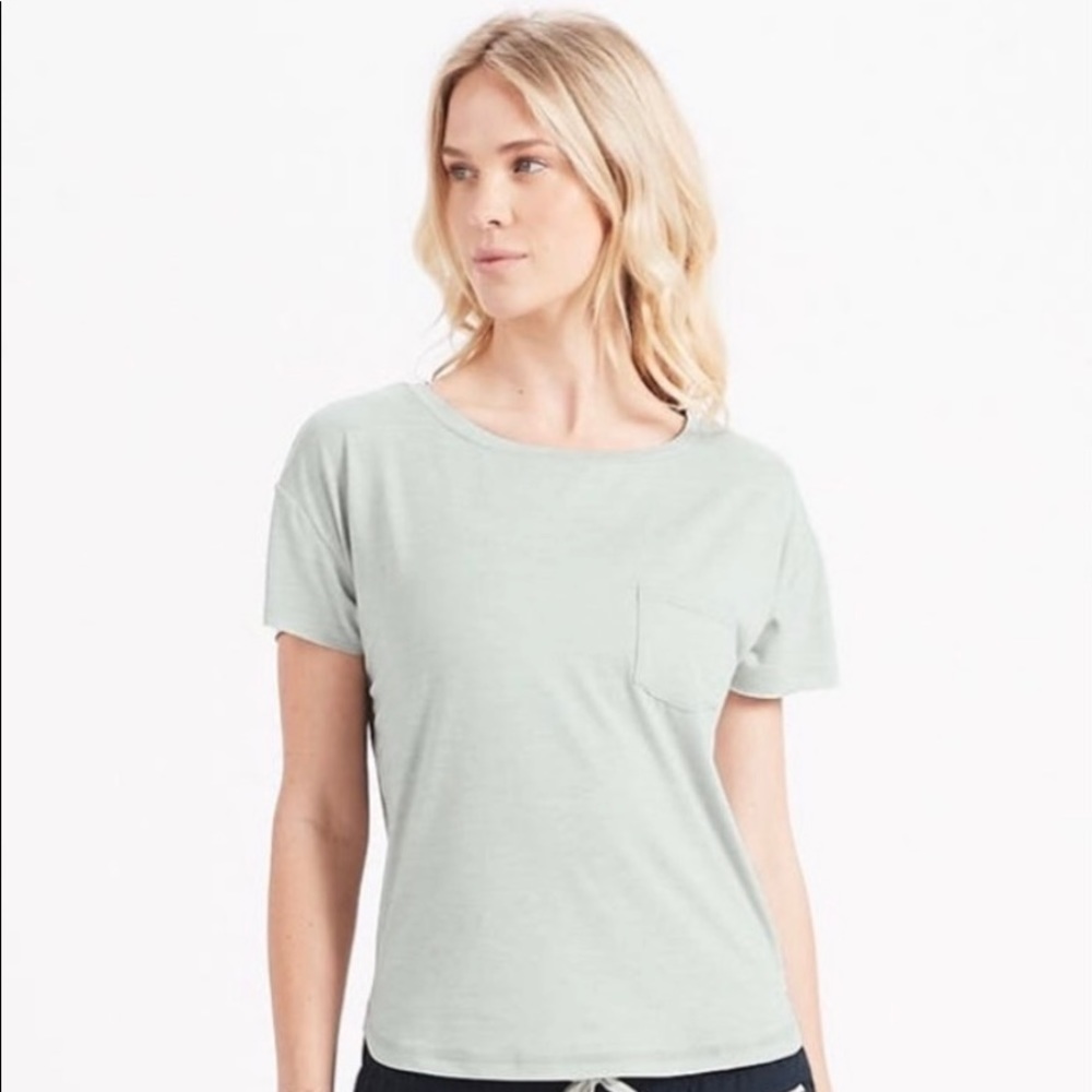 Vuori Lux Performance Tee NWT Sage Heather